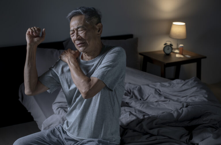 Why Does My Shoulder Hurt at Night? 5 Common Causes You Shouldn’t Ignore